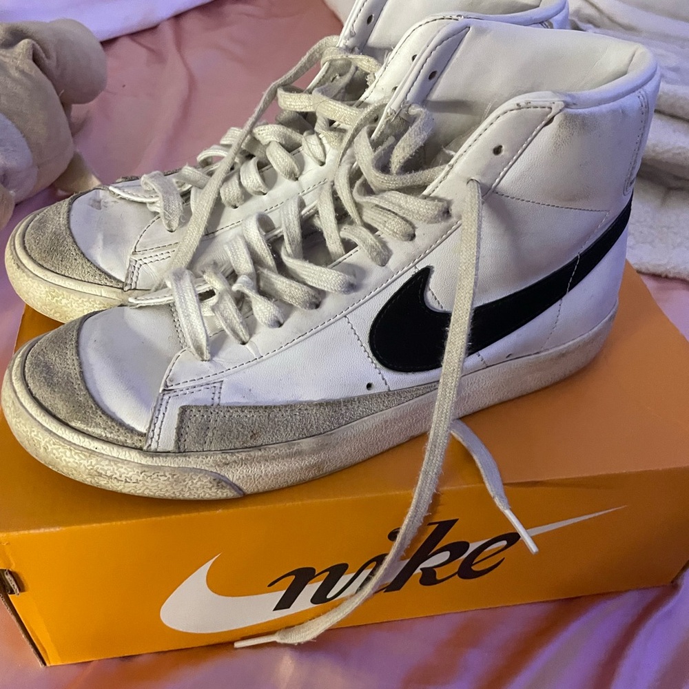 Nike White and Black High-Tops
